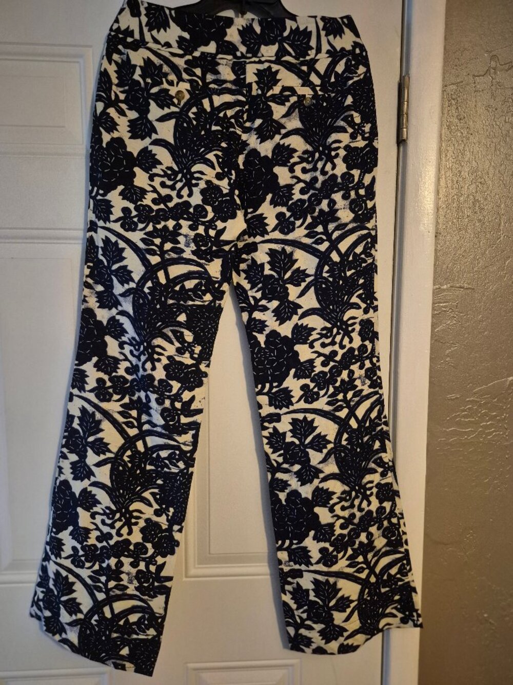 Wide Leg Pants. LOFT. Linen blend. Size 2